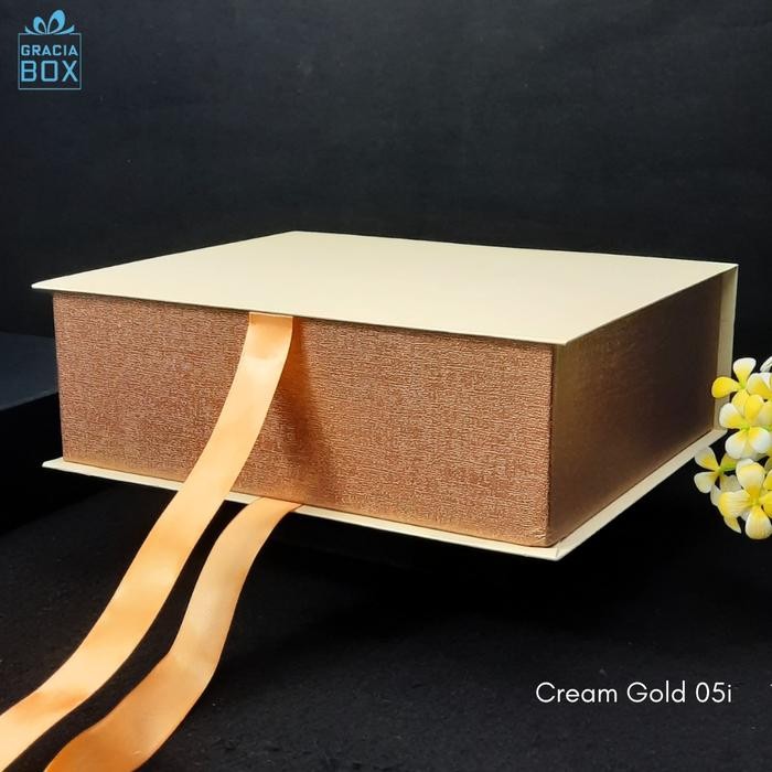 

Pesta- KOTAK KUKER - BOX COOKIES - HARDBOX COKLAT Ukuran 30 cm x 25 cm x 10cm