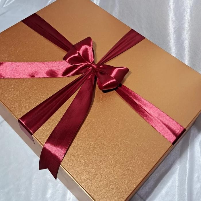 

Pesta- kotak hadiah / Kotak kado / Gift Box / 23x12x5 cm / Berpita