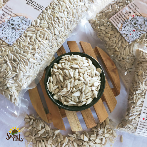 

Sunflower Seed - Kuaci Biji Matahari Kupas - Roasted Sunflower Seed 500 gram