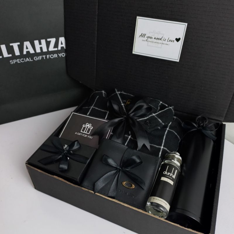 

Csp - GIFT BOX COWOK HAMPERS FLANEL PREMIUM AESTHETIC GIFT BOX HADIAH ULANG TAHUN KADO BIRTHDAY