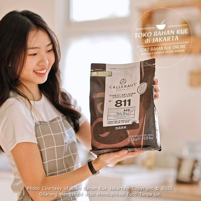 

Caraka.store1 Callebaut 811 NV Repack 500gr Dark Chocolate 54,5% Couverture Coklat Baking Cokelat