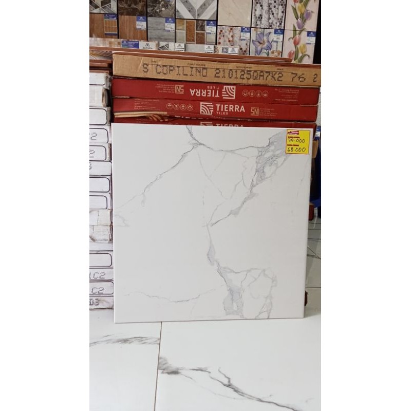 Keramik lantai Ruang Tamu Concord Calacata 50 x 50