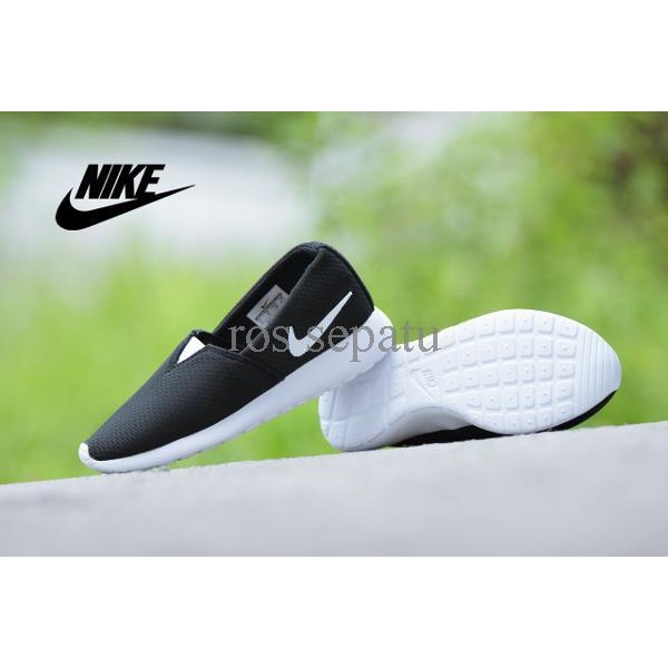 Sepatu Wanita Nike Roshe Run Grade Ori / Hitam Putih / slip on sport r