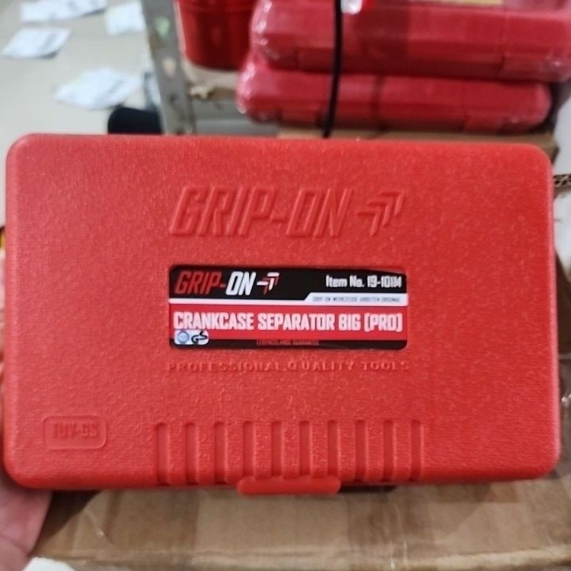 GRIP ON CRANKCASE SEPARATOR BPRO TREKER PEMBUKA KRUK AS MESIN MOTOR GRIP ON