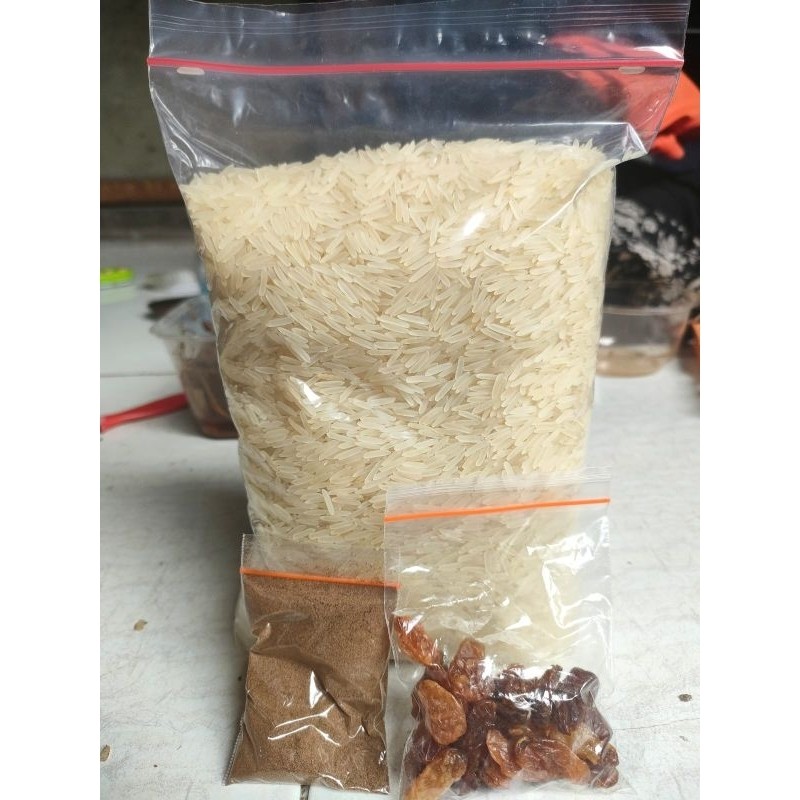 

Paket Nasi kebuli beras basmati 1kg + bumbu dan kismis