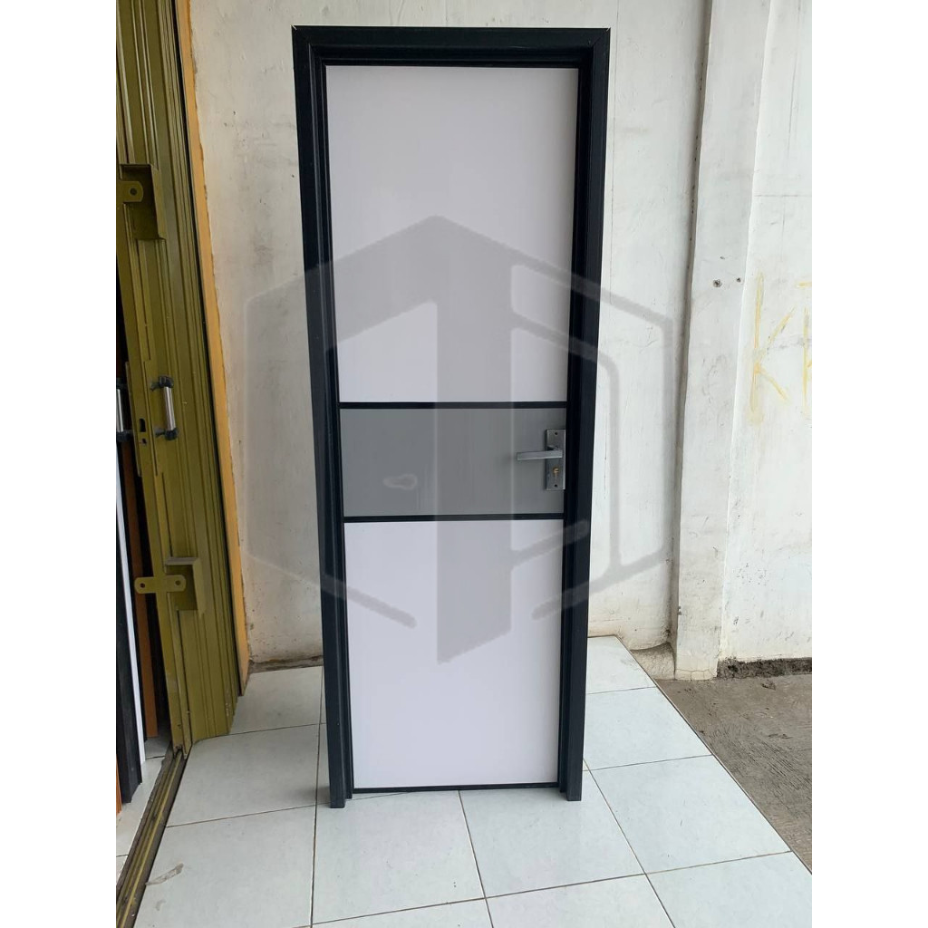 Bararoomkey_ Pintu Kamar Mandi Pvc Bahan Tebal Kombinasi Warna Abu Putih Dengan Handle Kunci Engkol