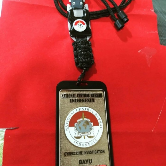 

lencana id card interpol