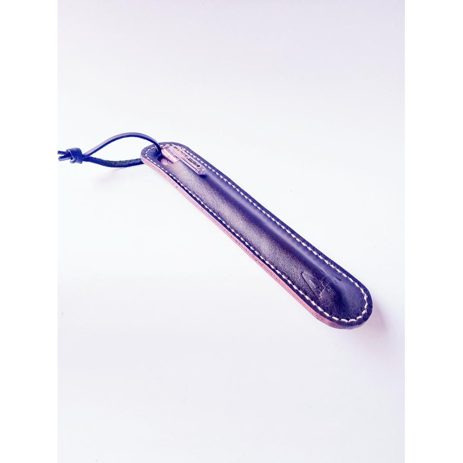 

KOTAK TEMPAT ALAT TULIS KULIT ASLI ATHA LEATHER MODEL KEREN DENGAN BAHAN SAPI ASLI UNTUK PENSIL DAN