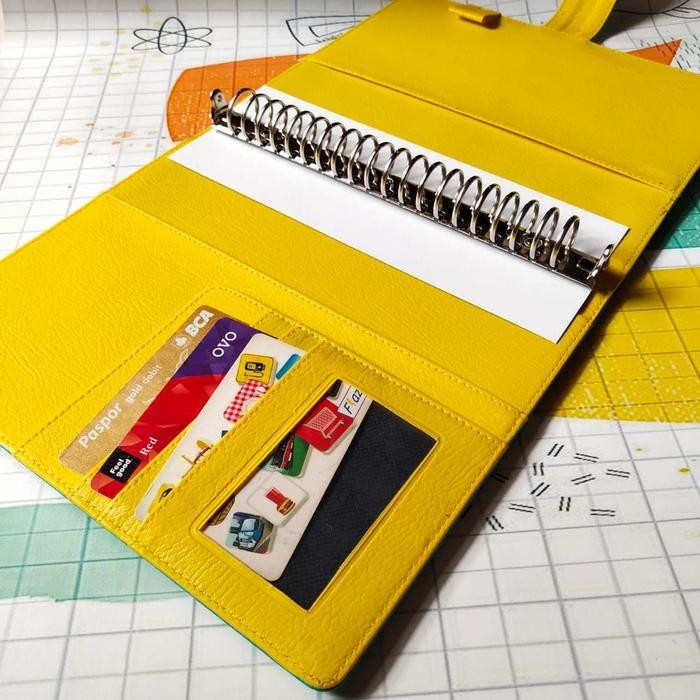 

BINDER POLOS KOMBINASI LIME + YELLOW A5 (20RING)/B5 (26RING) KODE 1018