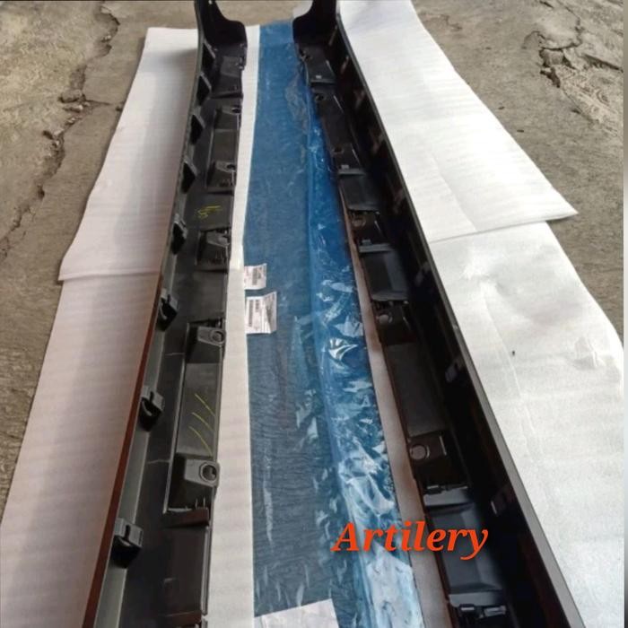 SIDE SKIRT INNOVA TIPE V ORIGINAL