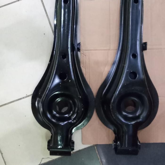 Lower Arm Sayap Belakang Fortuner Innova