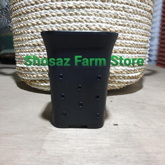 (LUSINAN 12 BH) Pot Kotak NKT 12 Jouss Hitam Berlubang Kode 949