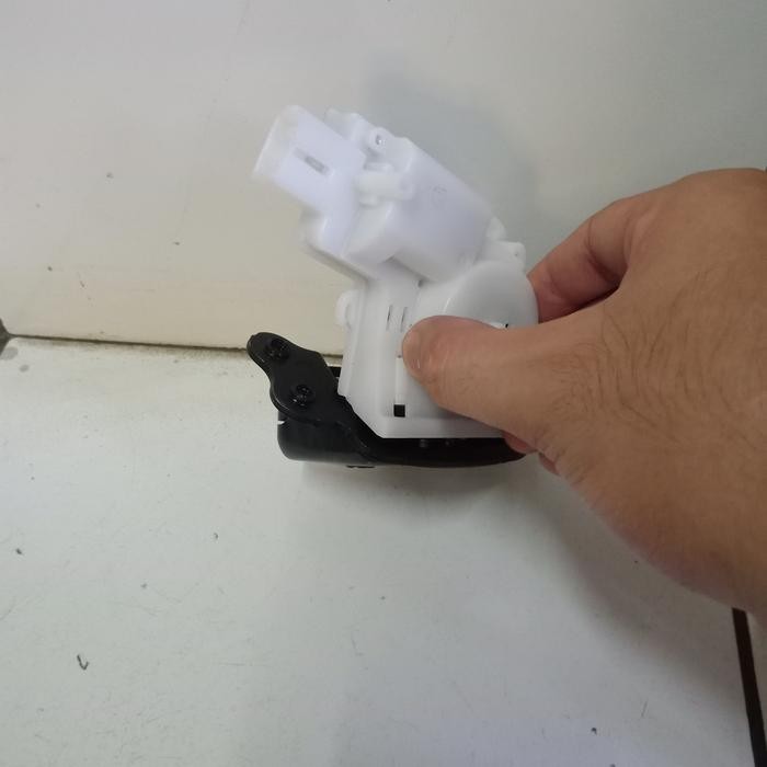 DOORLOCK DOOR LOCK BAGASI BELAKANG INNOVA REBORN VENTURE SOKET 4 PIN