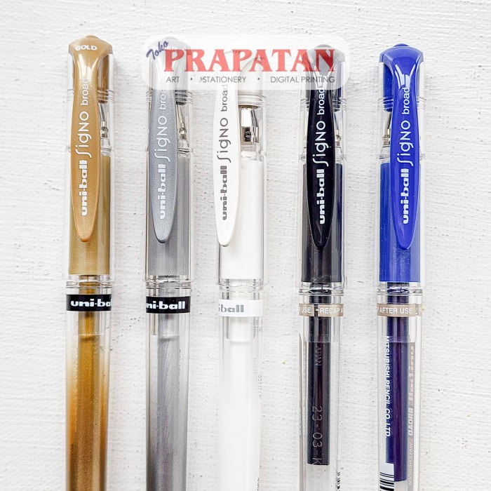 

Uni ball gel ink roller white pen signo UM-153