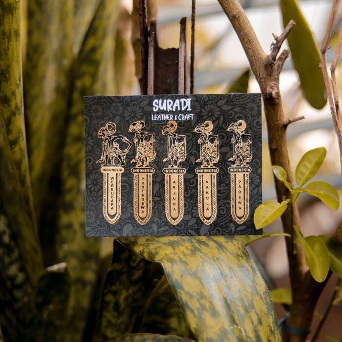 

Pembatas Buku Logam Kuningan Edisi Tokoh Wayang Punokawan Pandawa Mura