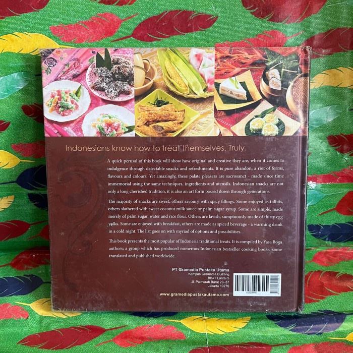 BUKU KUE-KUE INDONESIA: 165 RESEP PANGANAN POPULER NUSANTARA YASA BOGA KODE 1347