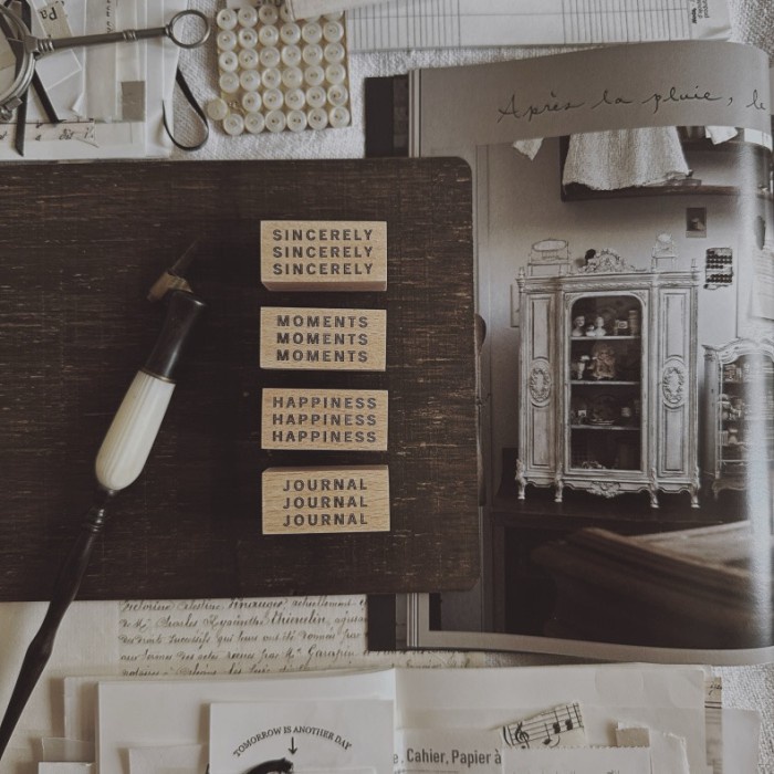 

Penny.fei ROW3 Rubber Stamp - UNBOXING / HAPPINESS / MOMENTS / CHECKED / DELIVERY / RECEIVED /