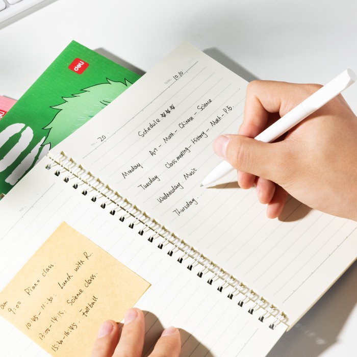 

Deli Spiral Notebook / Buku Tulis Spiral A5/B5 60 Lembar 70Gsm En00X