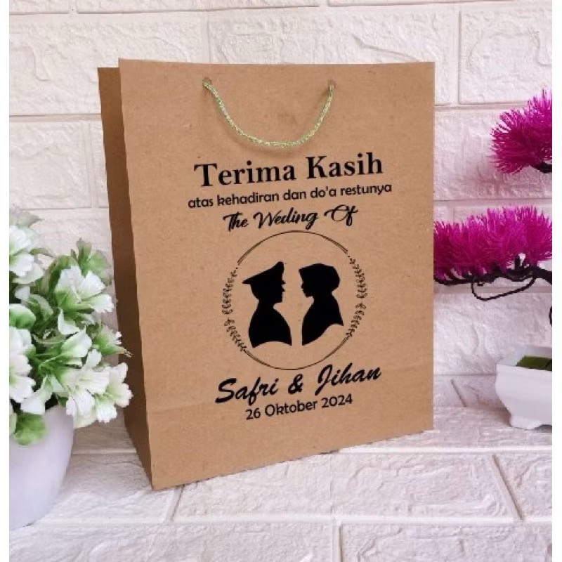 

Paper Bag Coklat Polos Ukuran 25x12x30 (paket 12pcs)|Tas Kertas |Tas Kado |Tas Souvenir |paper bag Hampers