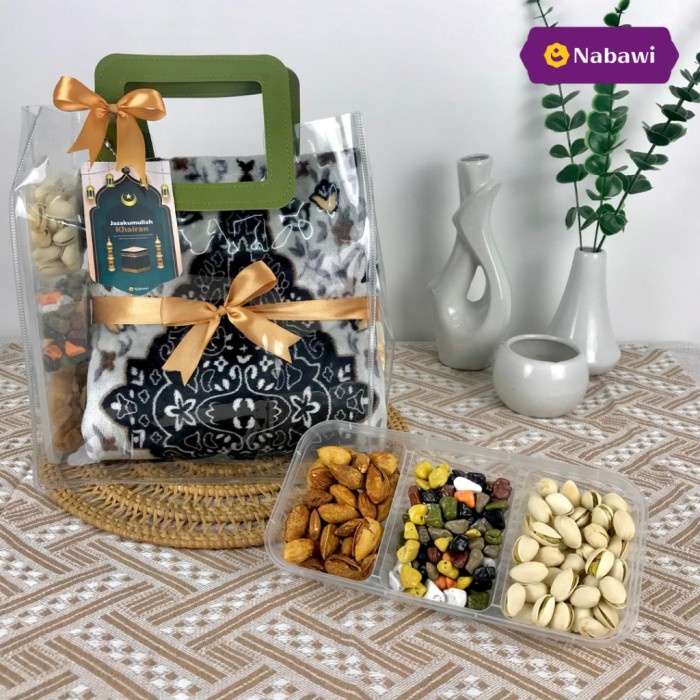 

Hampers Pvc Al Mahira Sajadah Paket Oleh Oleh Makanan Khas Arab Souvenir Haji Dan Umroh Premium