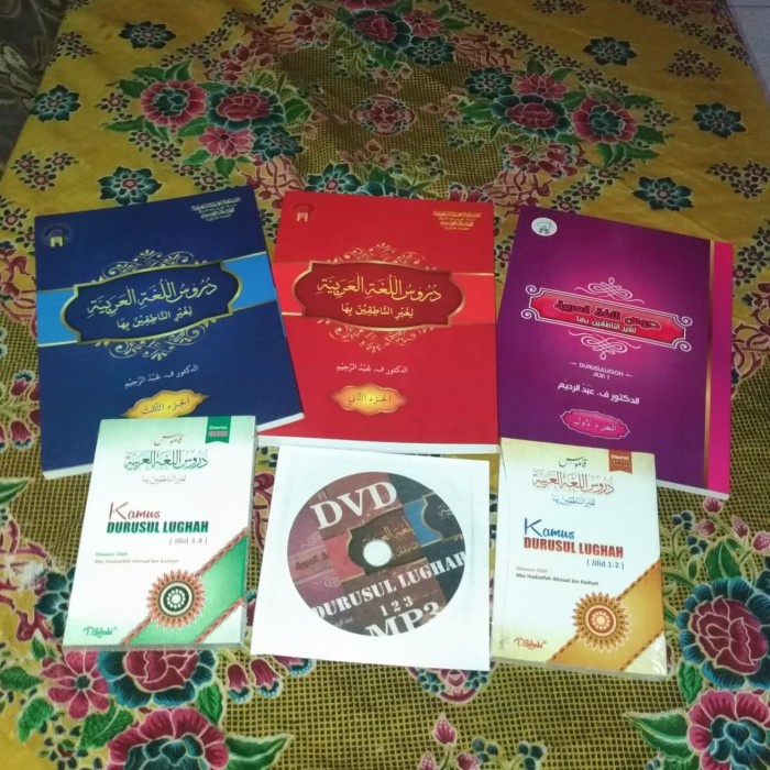 

paket b.arab durusulughoh jilid 1,2,3 plus kamus 2jilid(bonus mp3)