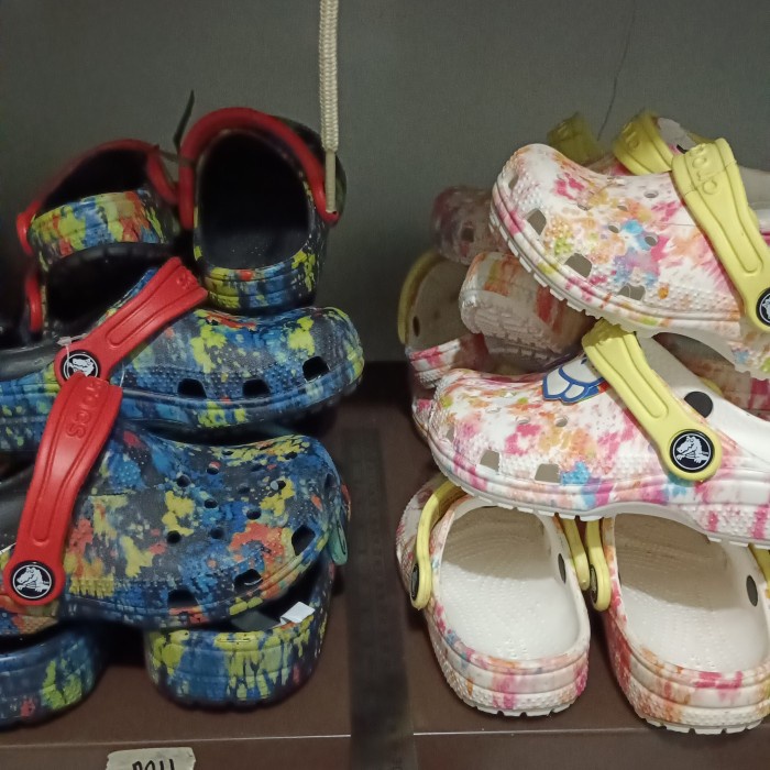 BERAGAM SANDAL CROCS REJECT CUTTING TRD