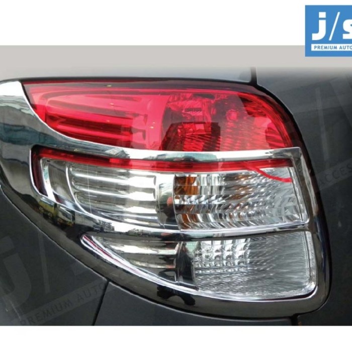 Garnish lampu belakang suzuki sx4 crome
