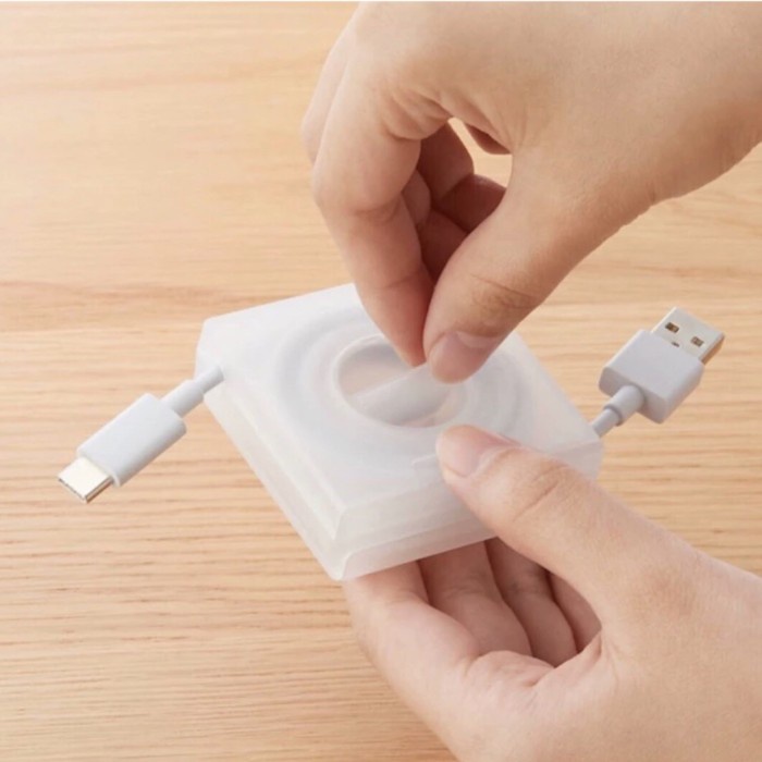 

Tempat Gulungan Kabel USB dan Stand HP Muji Asli Buatan Jepang - Desk