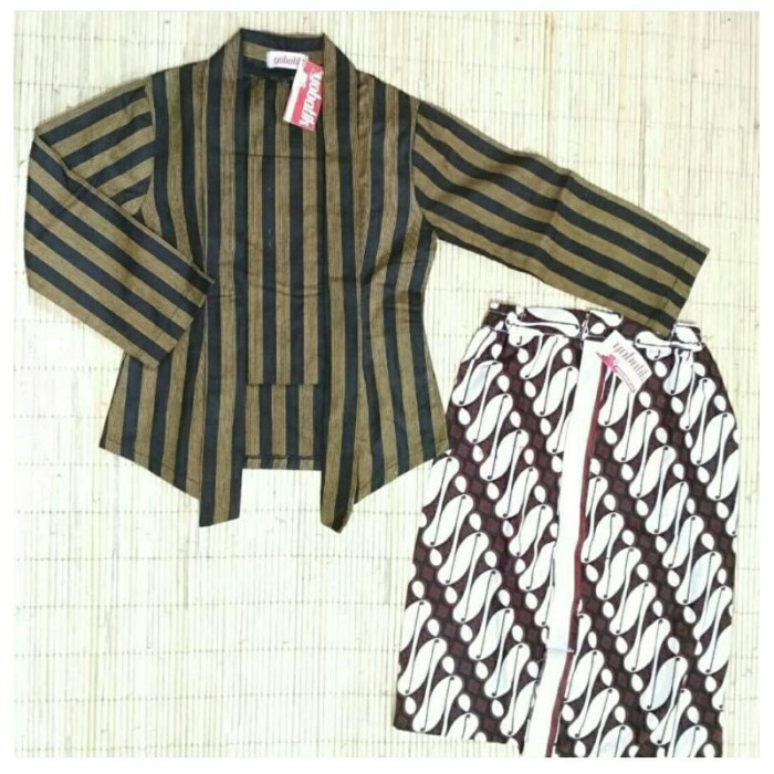 Setelan Kebaya Lurik Anak Balita /Kebaya Adat / Kebaya Lurik+Rok Putih