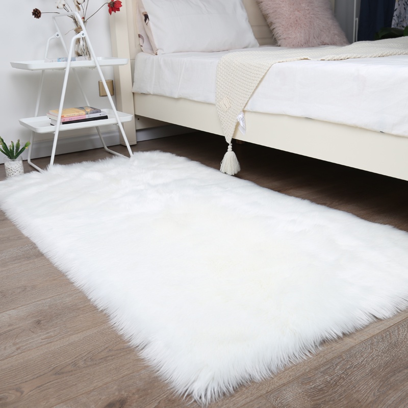 Karpet Putih Tebal Bulu Lembut untuk Ruang Tamu Karpet Mewah Kamar Tidur Wol Imitasi Karpet Lantai B