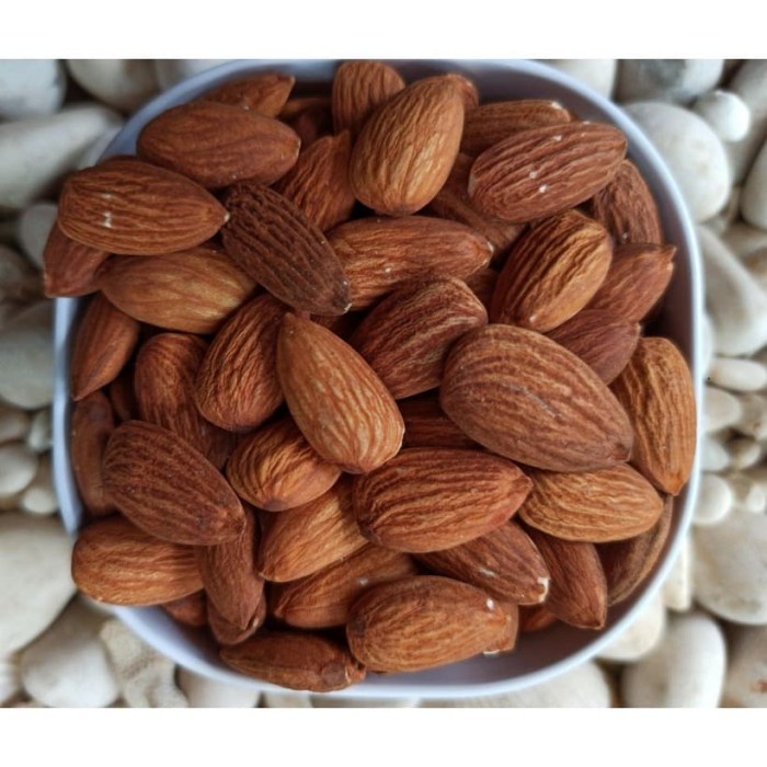 

Kacang Almon utuh panggang oven 1 kg / whole roasted almond 1kg