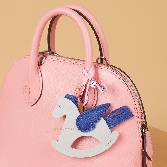 

Terlaris Anonymous Rocking Horse Charm No Brand (Tas Kulit) SALE