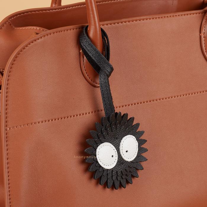 

Terlaris Anonymous Monster Dust Charm Leather Black (Gantungan Tas) SALE