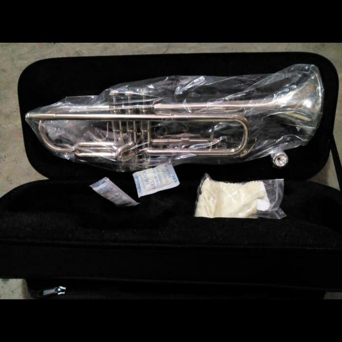 TERLARIS Trumpet Lincoln Nickel Plated Lengkap valve oil/mouthpiece/case/flanel