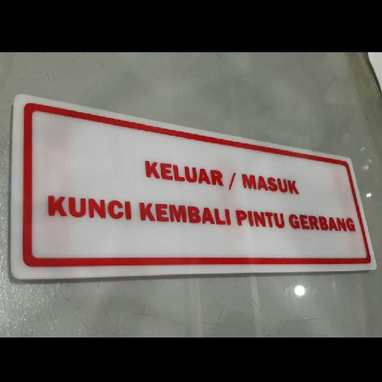 

BARANG TERLARIS Sign Acrylic board Keluar / Masuk Pintu Gerbang Harap Ditutup Kembali