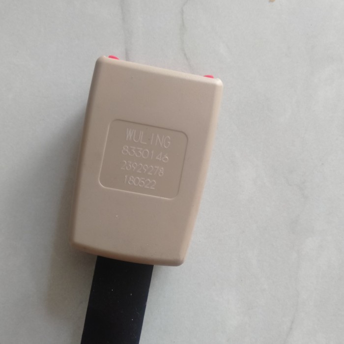 stick stik lock safety belt seatbelt innova Fortuner Hilux Avanza Xeni