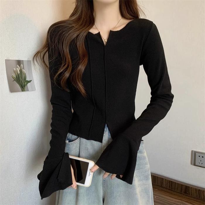 Kaos Crop Hitam Lengan Lonceng, Baju Atasan Oblong Berbelahan V Neck Polos Wanita Kekinian