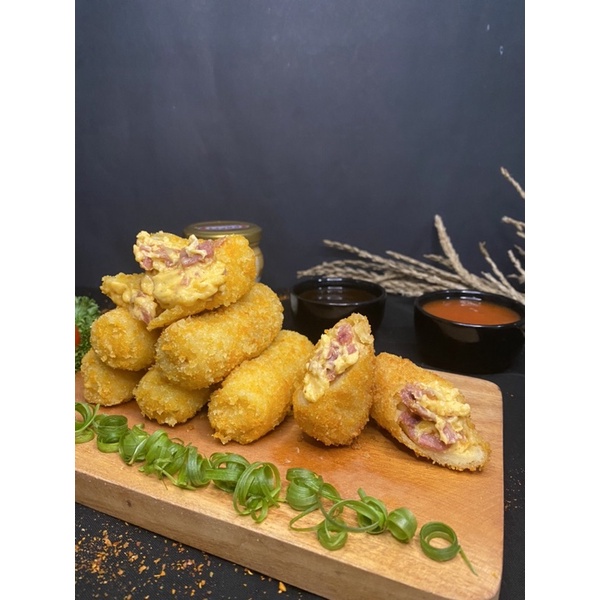 

RISOL MINI SMOKEDBEEF isi 15 berat 800gr BY ROTICOKLATKU