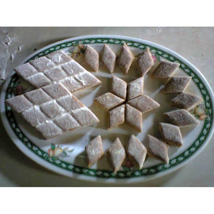 

KUE GEPLAK BETAWI (Toples 800gr)