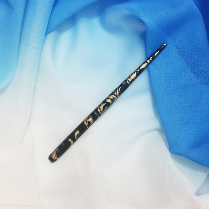 

MANUSCRIPT STRAIGHT CALLIGRAPHY PEN HOLDER IN GOLD X BLACK