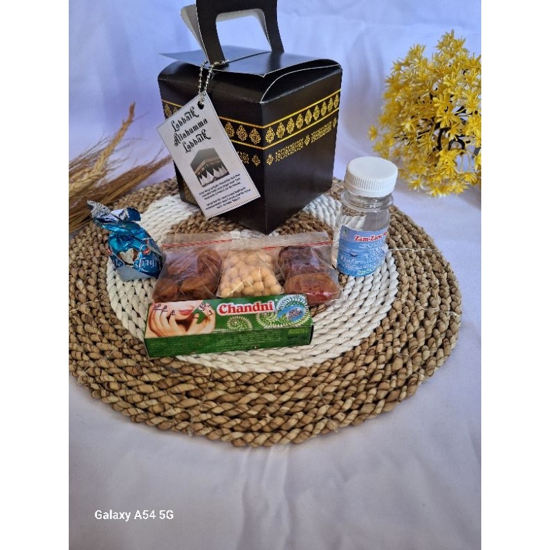 

HJ paket oleh oleh haji dan umroh premium