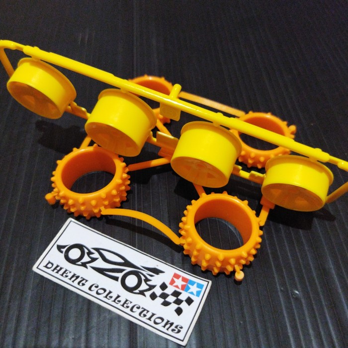 

Wheelset Large 4 Spoke Yellow + Hard Large Dia Spike Tire Orange