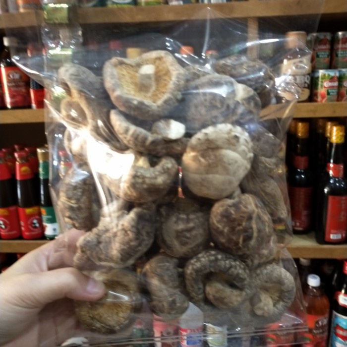 

Jamur Hioko Kering/ Dried Shitake Mushroom Uk. 4-6Cm 250Gr (Tebal)
