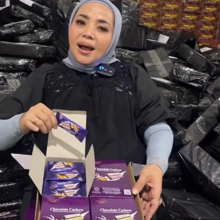 

Flash Sale - 1 Kardus Coklat Cashew Isi 80 Batang Gratis Bungkusan Babel Wrap Kacang Mede