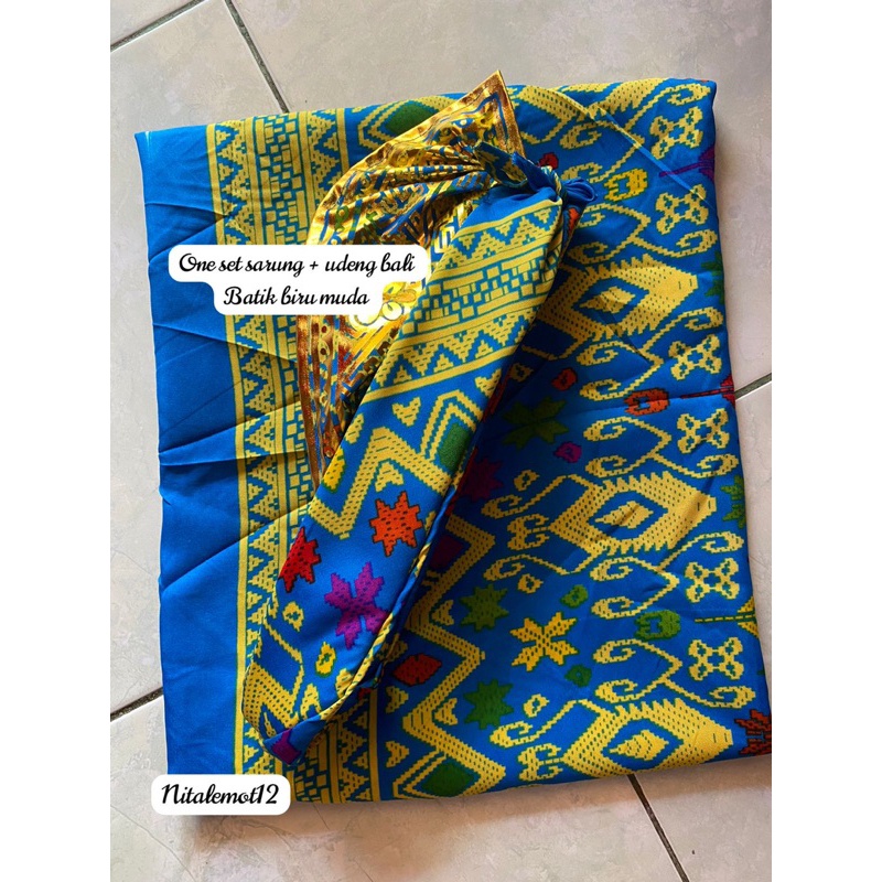 {{ Setelan Sarung Batik Bali Dan Udeng Jadi Ready }}