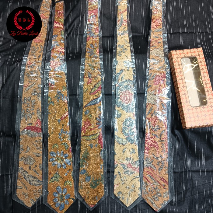 Dasi pria batik tulis lawasan
