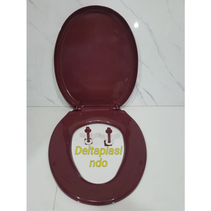 Tutup Closet Duduk Warna Merah Maroon