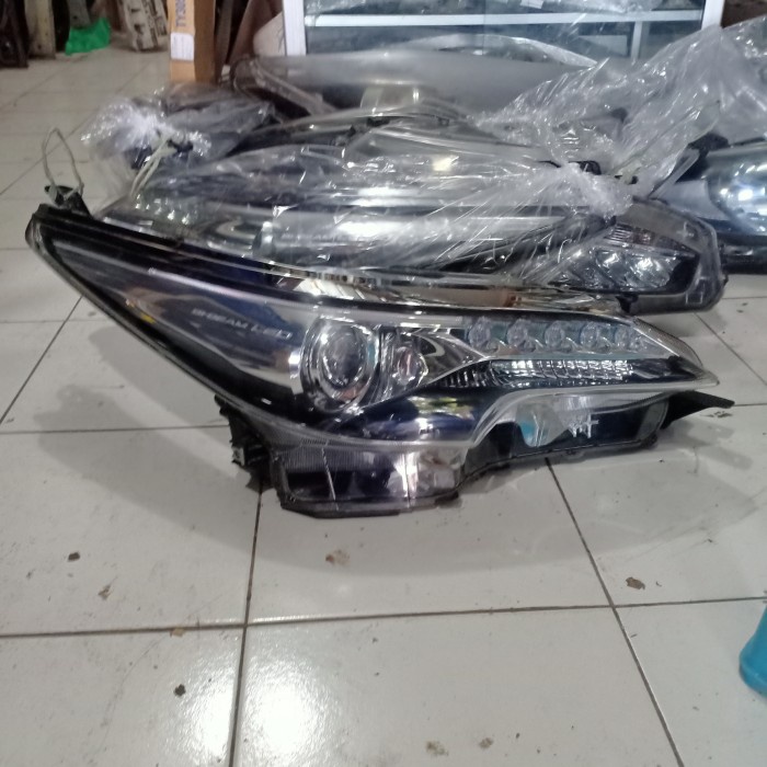 Head Lamp Fortuner Vrz (Second)