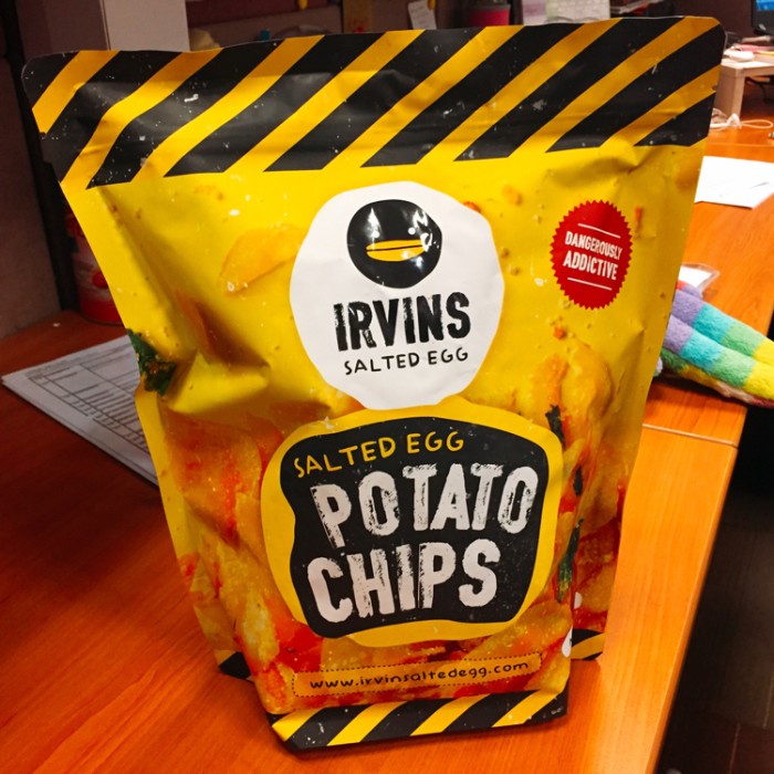 

JTTOP" READY STOCK! IRVINS SALTED EGG POTATO CHIPS 230 GRAM (SINGAPORE)
