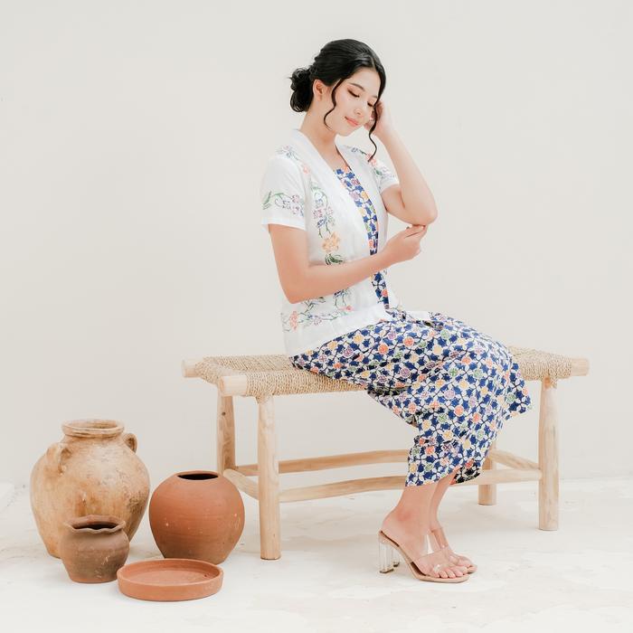 Kebaya Encim Batik Lengan Pendek - Putih Ps Terbaru